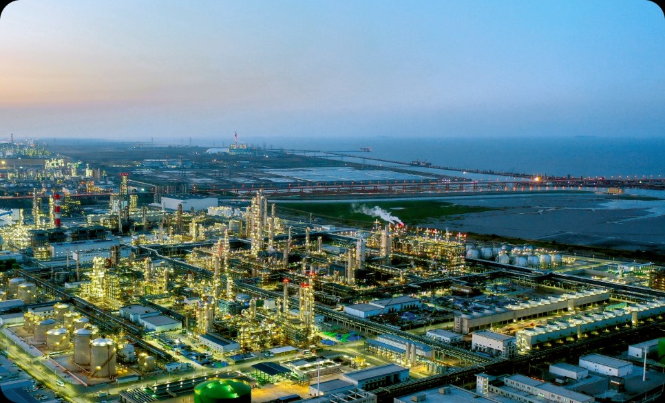 J9集团“三位一体”AI巡检天团落地镇海炼化“巨无霸”罐区